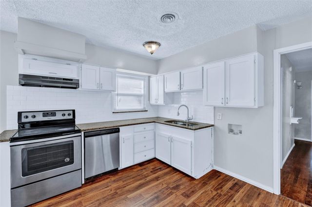 4208 Huckleberry Cir — Marsalis Park
