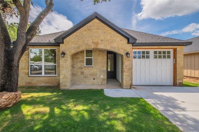 2719 Sycamore Ct — Oak Trail Shores Sec B