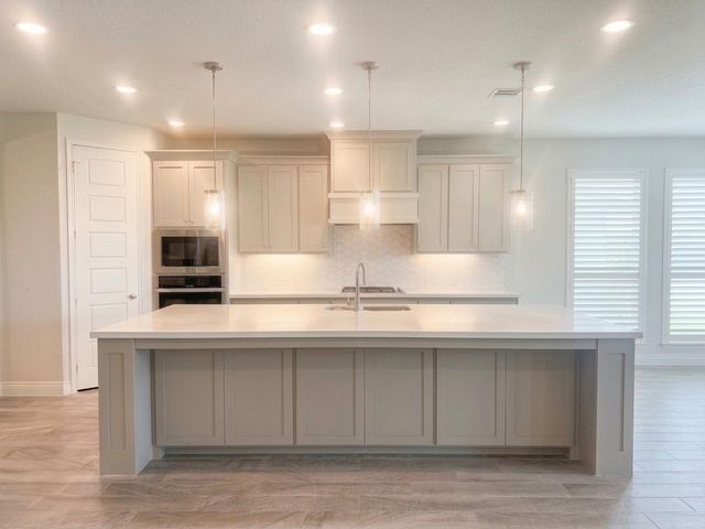 2491 Meadowbrook Blvd — Lakewood