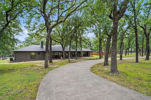 1908 Thousand Oaks Dr — Village Creek Estates Addition