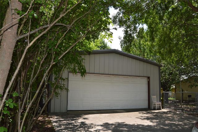 3915 Wellington St — South Hill Add