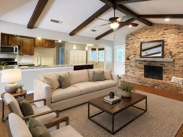 4301 Jester Ct — Diamond Loch
