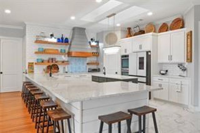 1110 Bryson Ln — H E Redden Estates