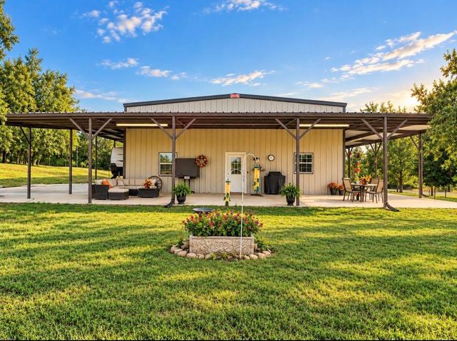 835 Wood Hollow Dr — The Country Place
