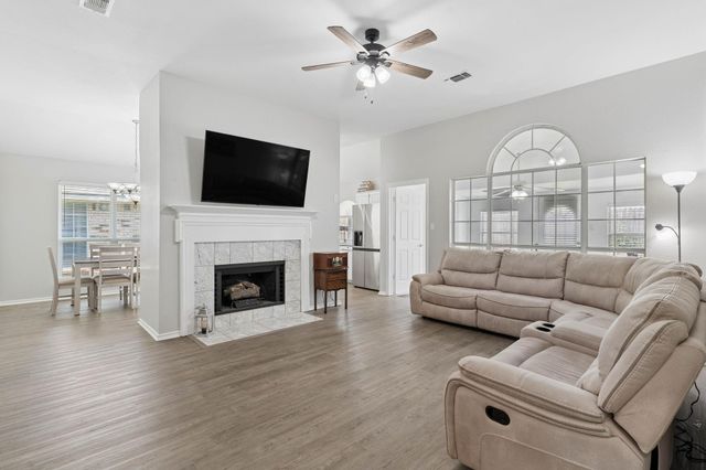 1909 Timberline Ln — Pebblebrook Ph 1a