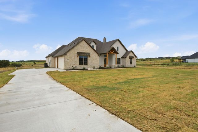 476 Danner Dr — Maravilla Estates