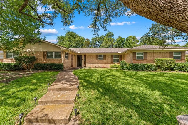 708 Topeka Dr — Breezewood