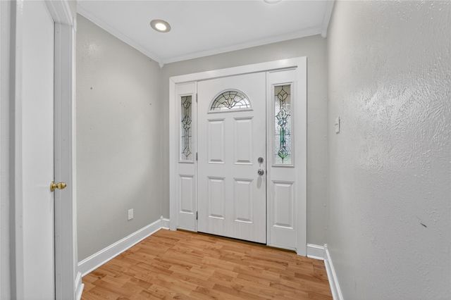 910 Kerry St — Benbrook Lakeside Add