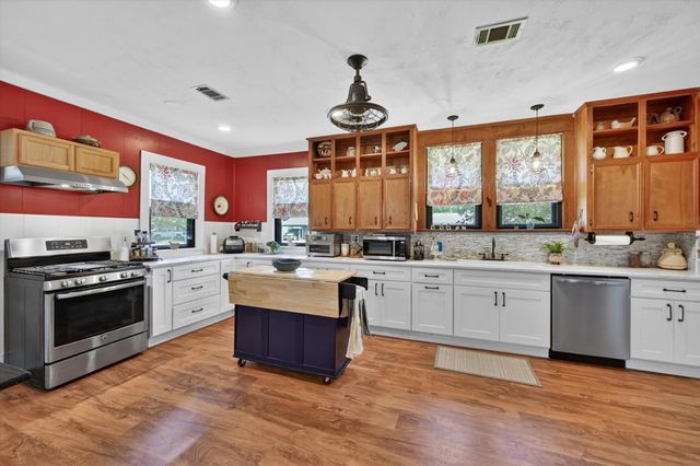 801 S Hall St — J Douthett