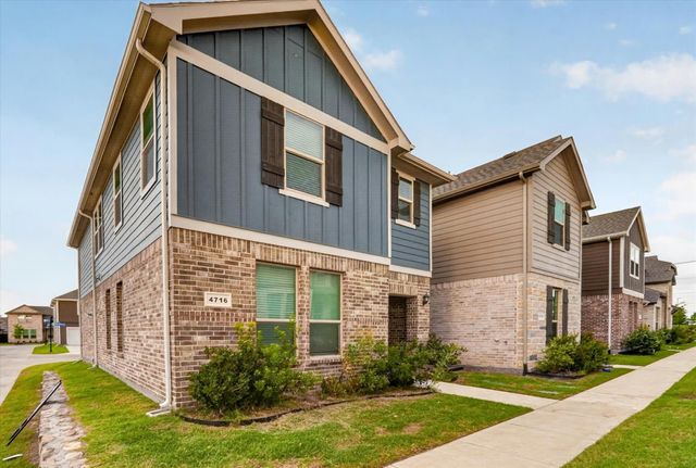 4716 Stunning Pthwy — Heritage Village