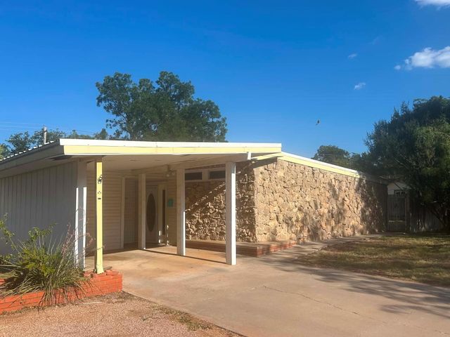 1057 Westridge Dr — Elmwood West