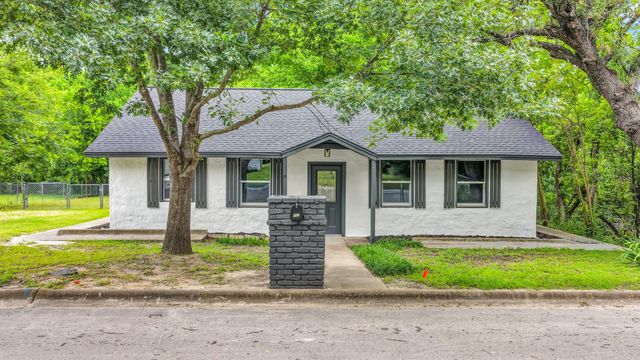 307 S Walnut St — Weatherford Original Town