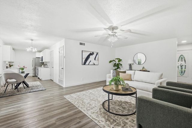 300 Leighton Dr — Terrell Rev