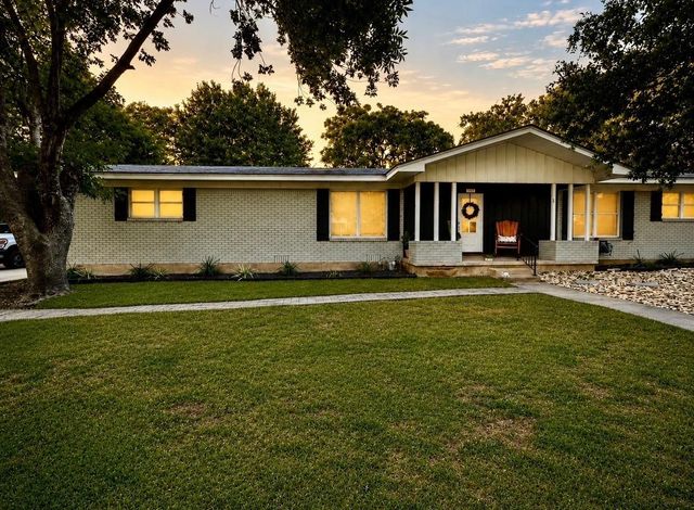 617 Cardinal Dr — Forest Estate