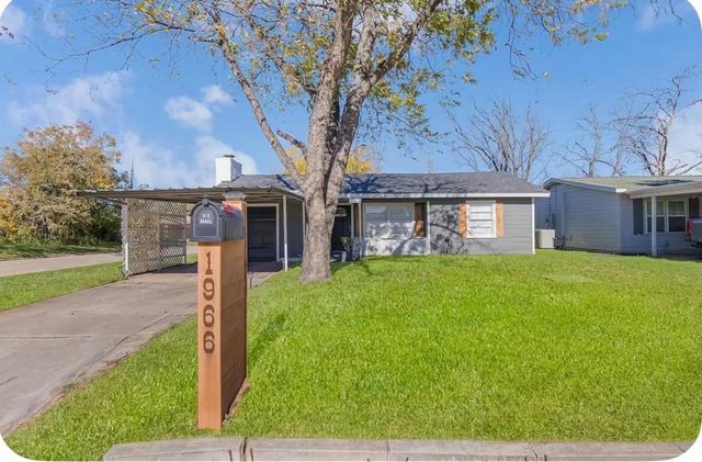 1966 Vogel St — University Park