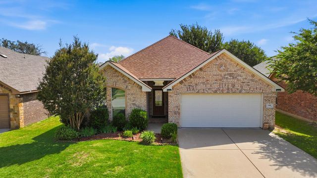 1408 Lauren Ln — Lake Forest