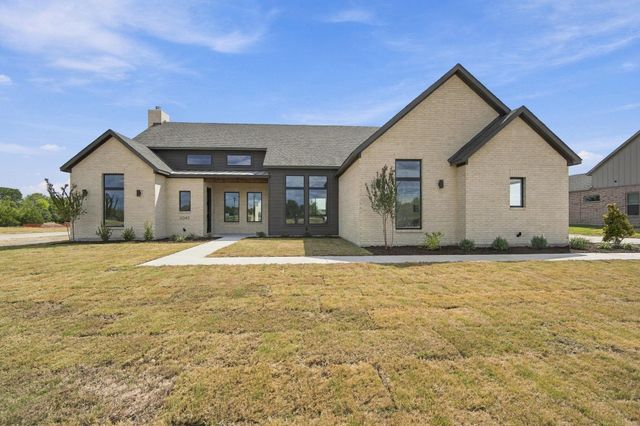 6040 Lindenwood Dr — West Highland Estates