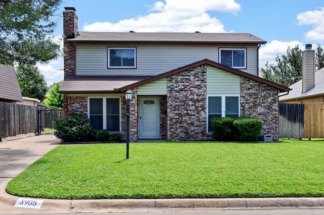 3905 Palomino Dr — North Benbrook Add