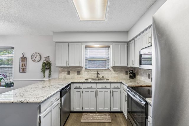 6417 Loma Vista Dr — Foster Village Add