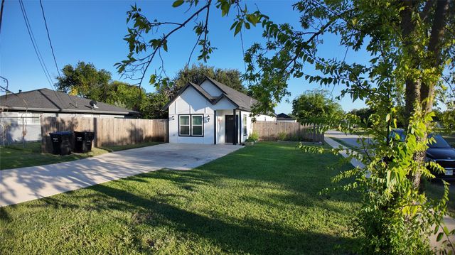 4709 Lee St — College Hill Add