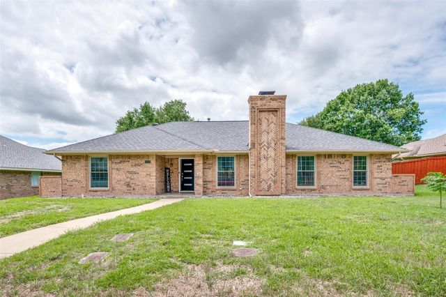 1226 Deer Ridge Dr — Greenbriar Estates