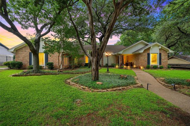 9913 Burgundy Ln — West Woodway Estate