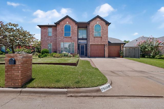 7929 Whispering Woods Ln — Ember Oaks Add