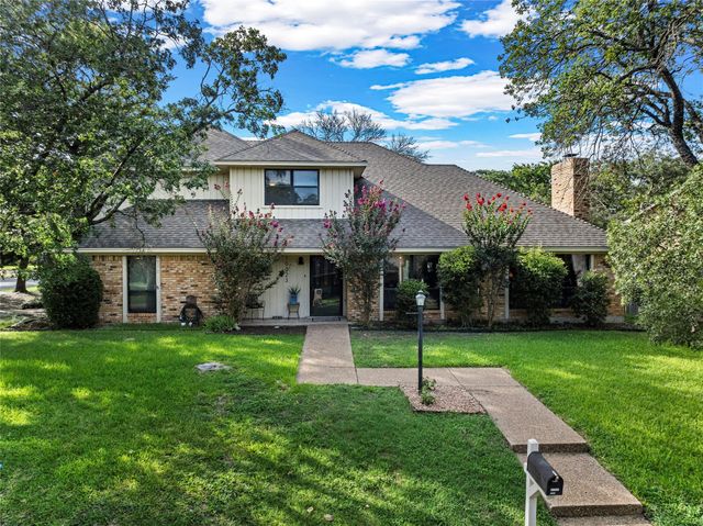 10023 Ramblewood Dr — West Woodway Estate