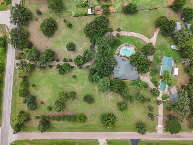 301 Ryan Ave — ABST 865 TR 02 Walker