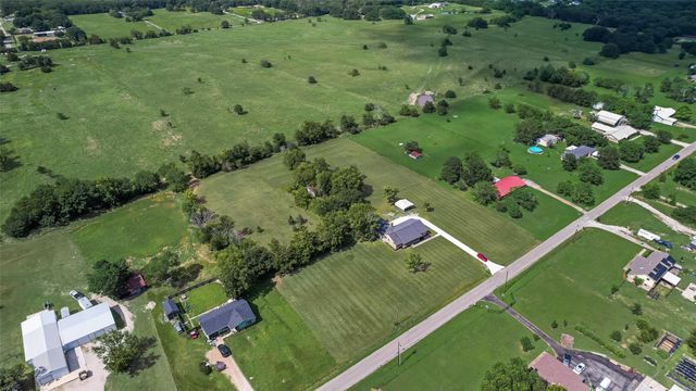 302 County Road 3320 — Sand Acres Add