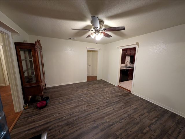 3223 Travis St — A-5670