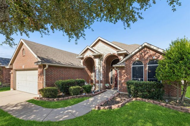 949 Chestnut Ln — Commons At Willow Creek
