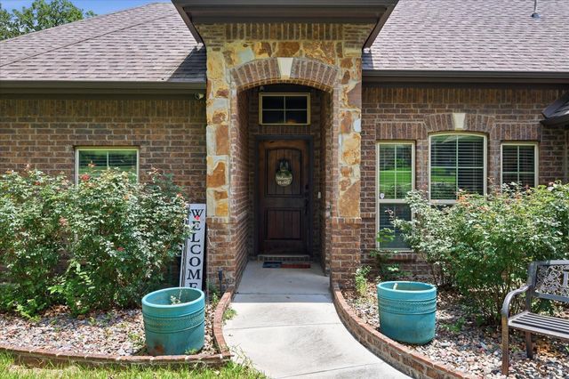145 Foxpointe Cir — Foxpointe