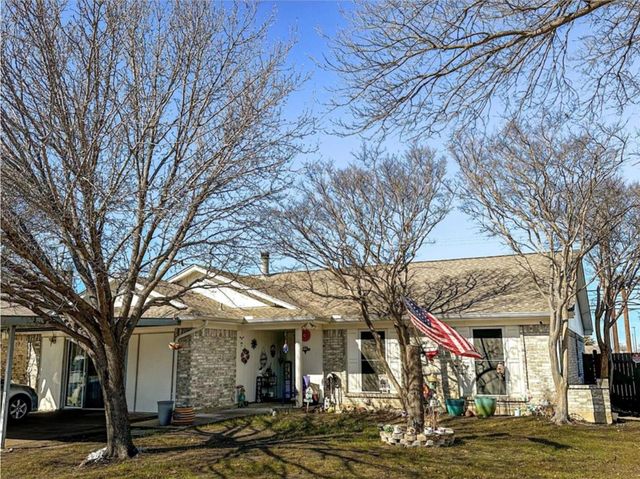1324 N Creek Dr — Saginaw North Add