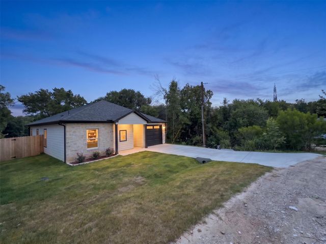 4018 Montana Trl — Lake Granbury Harbor