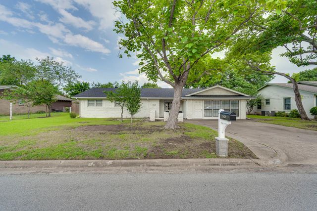 1425 Ridgecrest Dr — Northridge Add #1