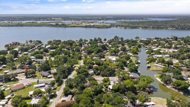 3702 Hartwood Dr — Port Ridglea East Sec 2