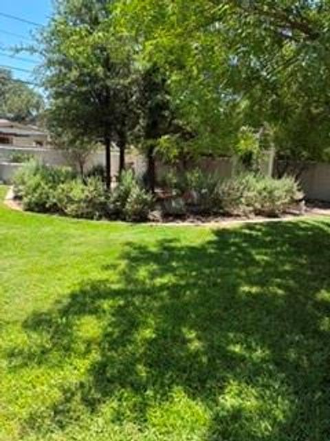 3740 Blossom Ln — Windsor Heights