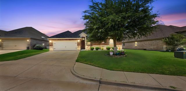 608 Donna Cir — Ashley Oaks