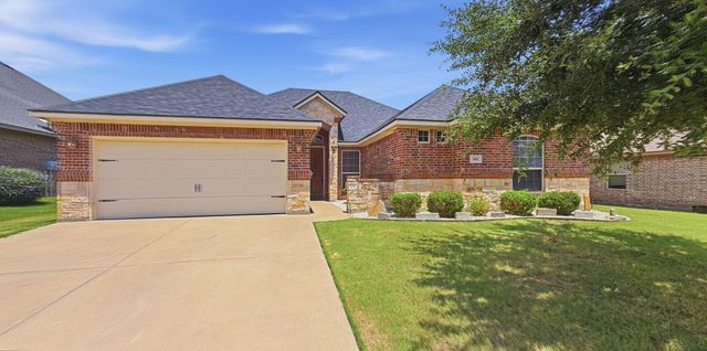 608 Donna Cir — Ashley Oaks