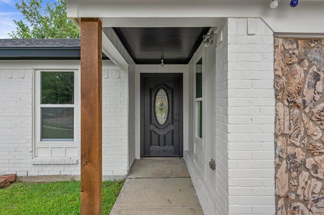 1004 E georgian Rd — saginaw north addition