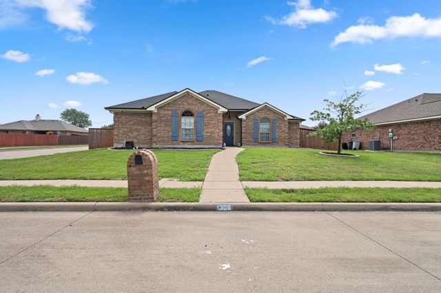 1306 Beacon Hill Dr — Overlook Estates IV