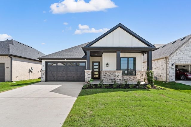 704 Blackbird Dr — Parks Of Aledo-Lakes