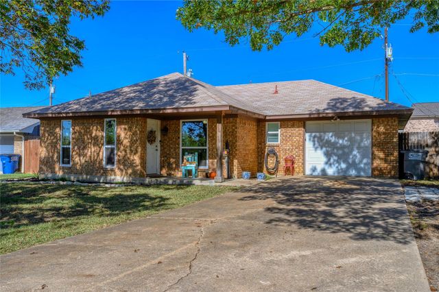 410 E Hazelwood St — Cedar Ridge Add