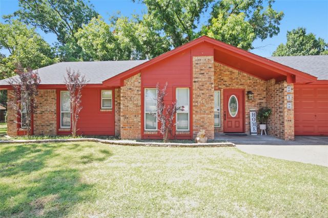 808 Hilltop Dr — College Park