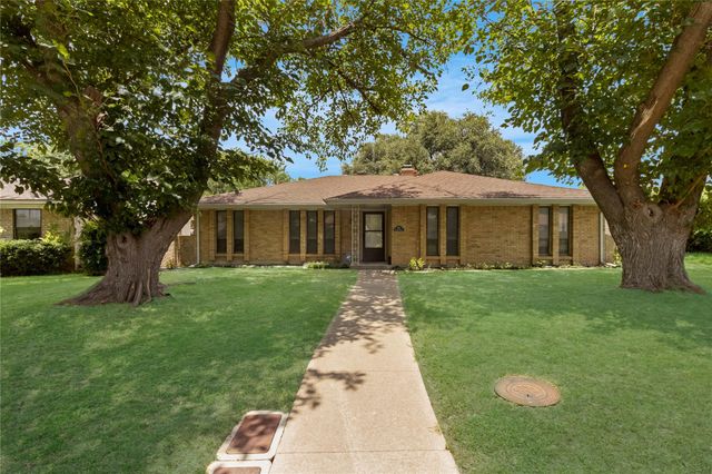 631 E Cherry St — Forest Hills Add Instl 03