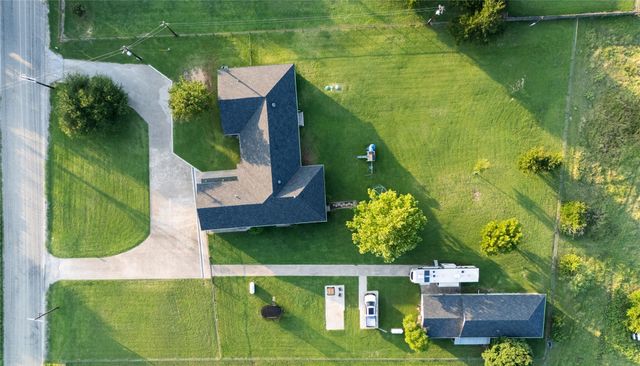 1324 Tidwell Rd — none