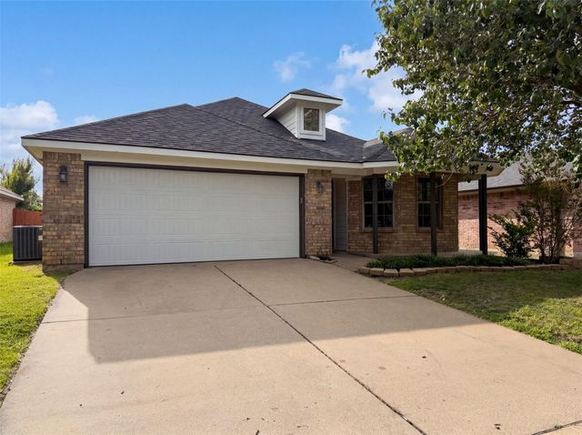 1618 Hillside Dr — Country Meadows Add Ph 2