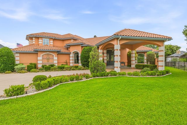 2002 W Emerald Bend Ct — Bentwater On Lake Granbury