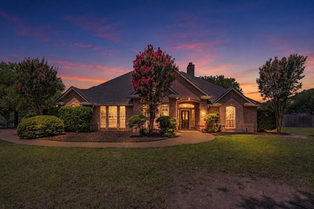 1304 Greenview Dr — Mcdavid Estates